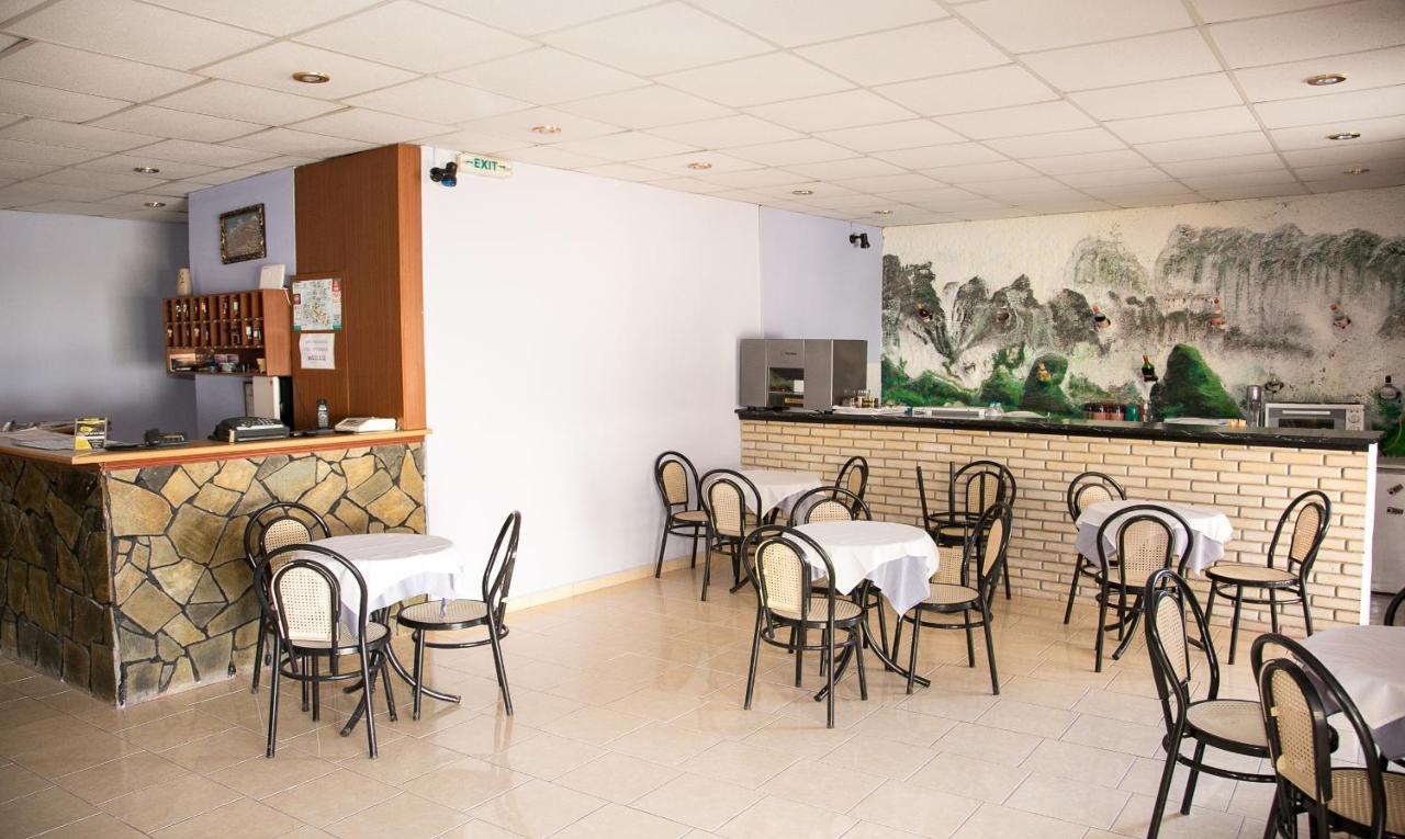 Petania Hotel & Apartments Ликсури Экстерьер фото
